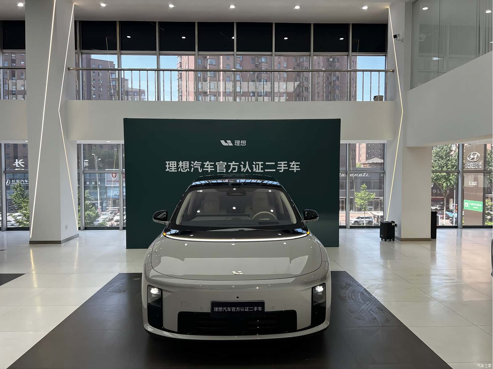 Li Auto i8, 2025 3