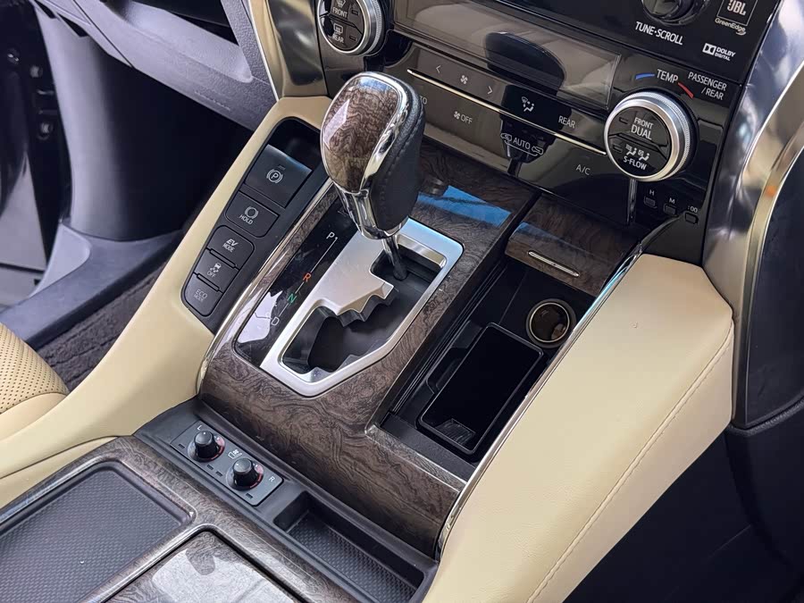 Toyota Vellfire 2020, фото 11