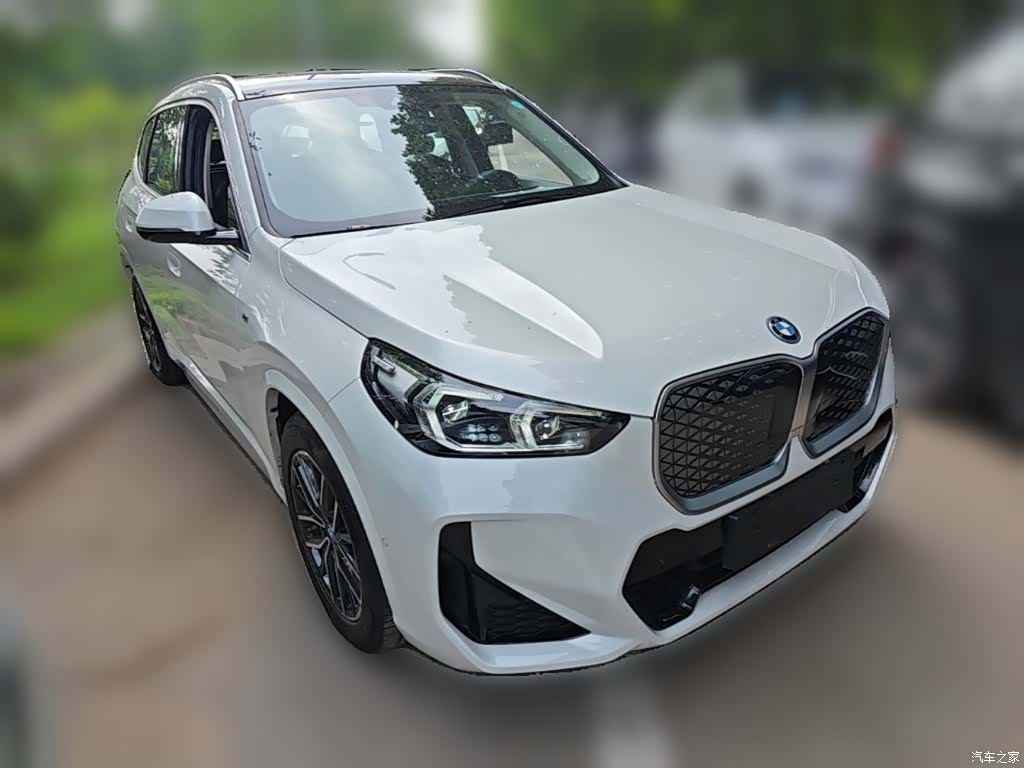 BMW iX1, 2025 7