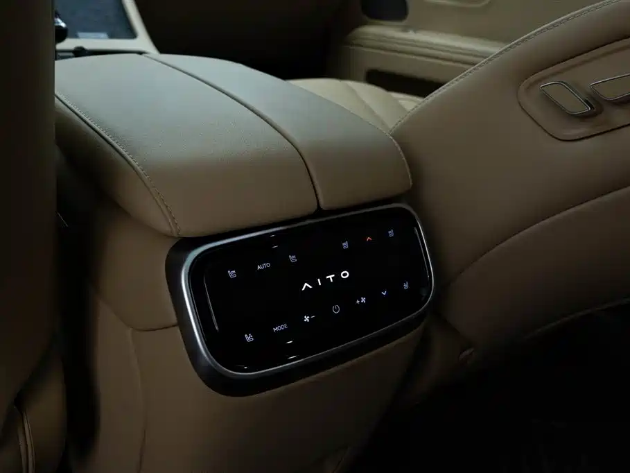 AITO Ask the world M7