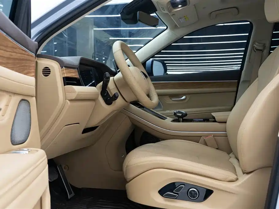 AITO Ask the world M7