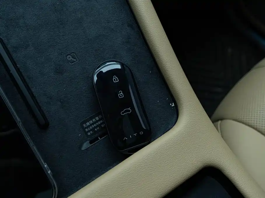 AITO Ask the world M7