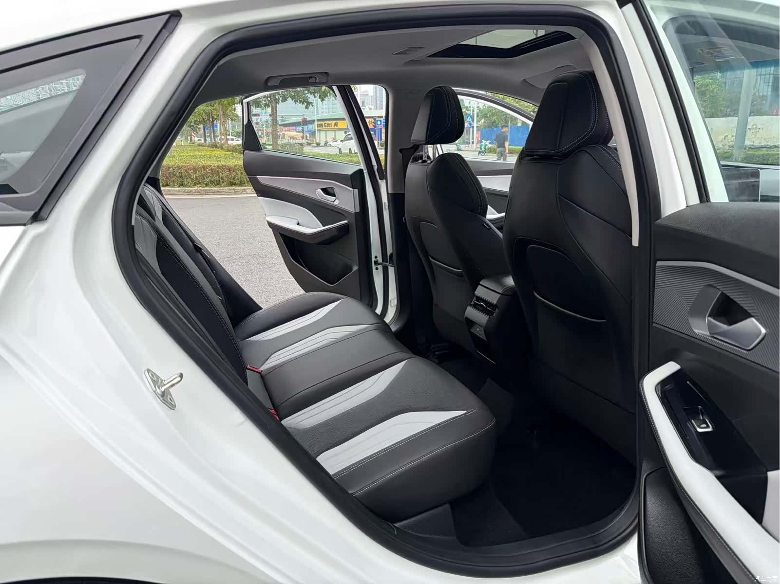 Geely Binray, 2024 12
