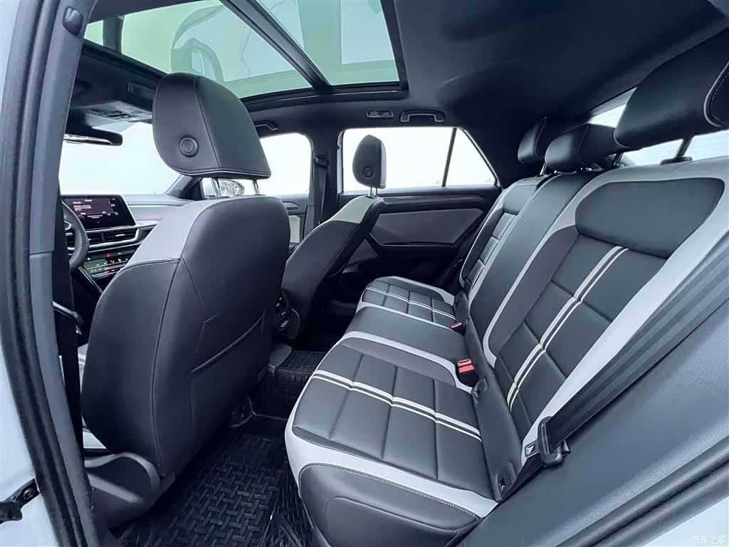 Volkswagen T-ROC, 2025 22