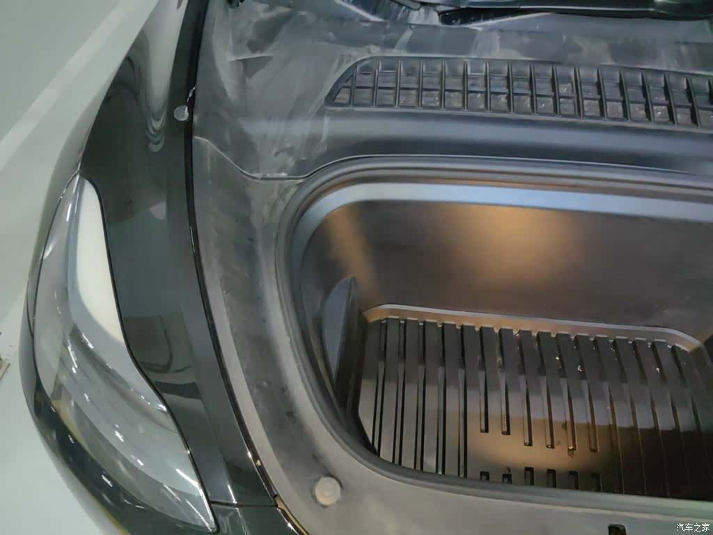 Tesla Model Y, 2023 22