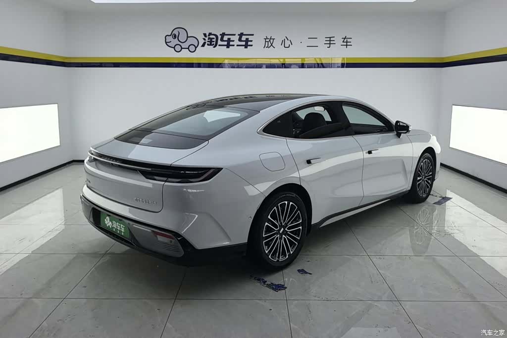 Geely 8, 2026 3