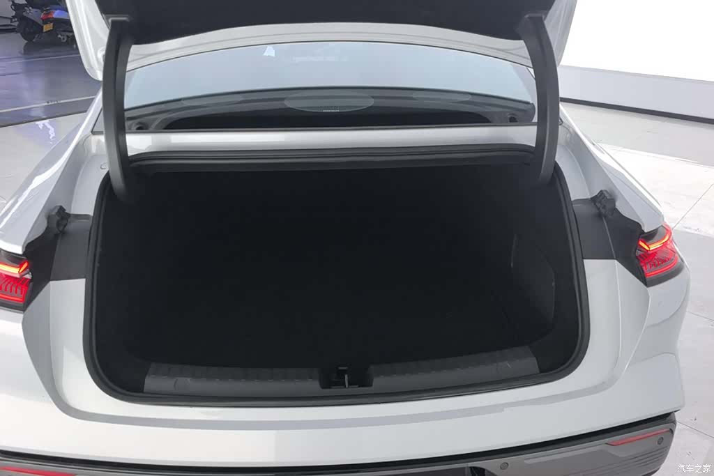 Geely 8, 2026 4