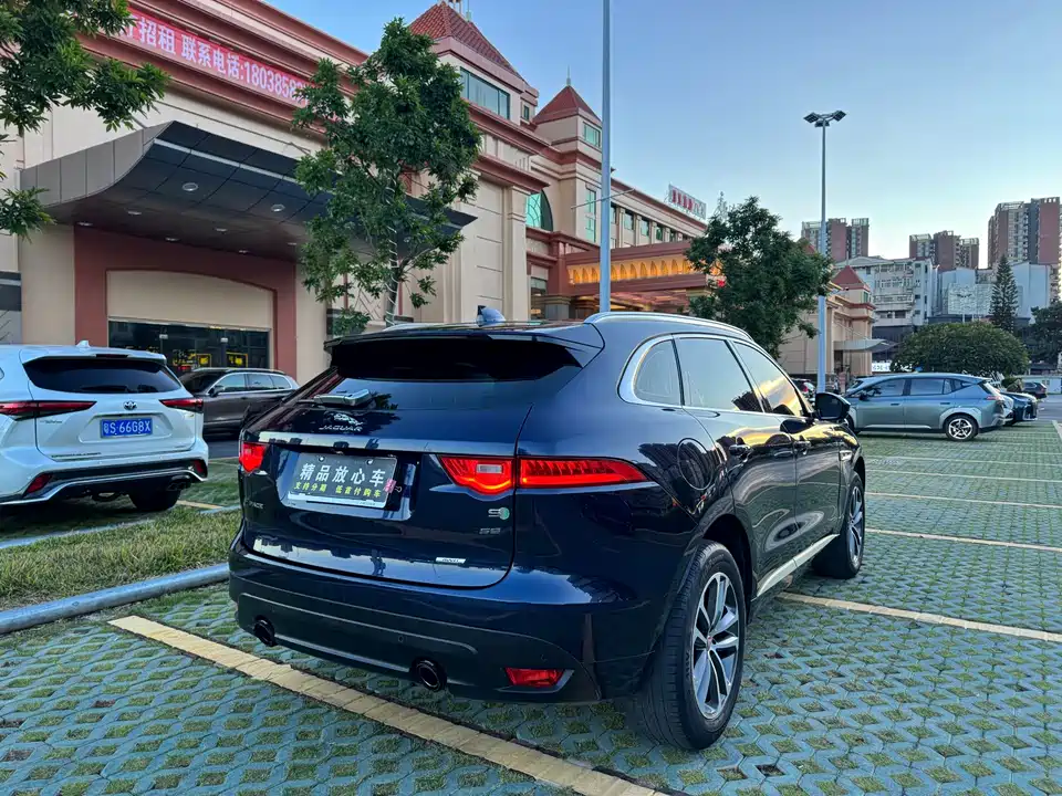 Jaguar F-PACE
