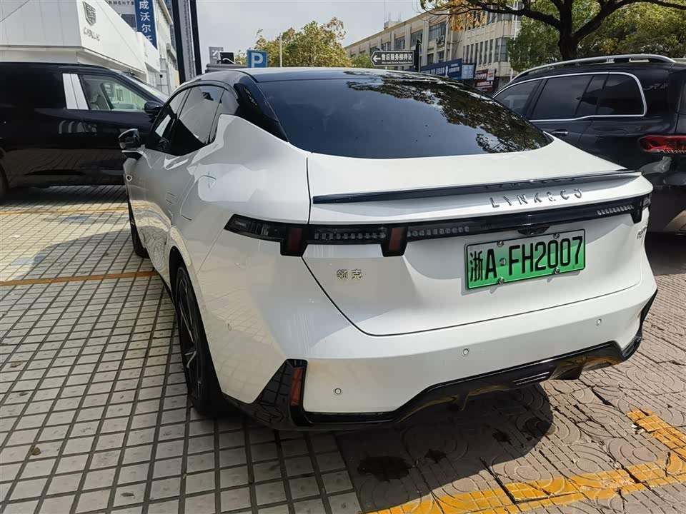 Lynk & Co 07 EM-P