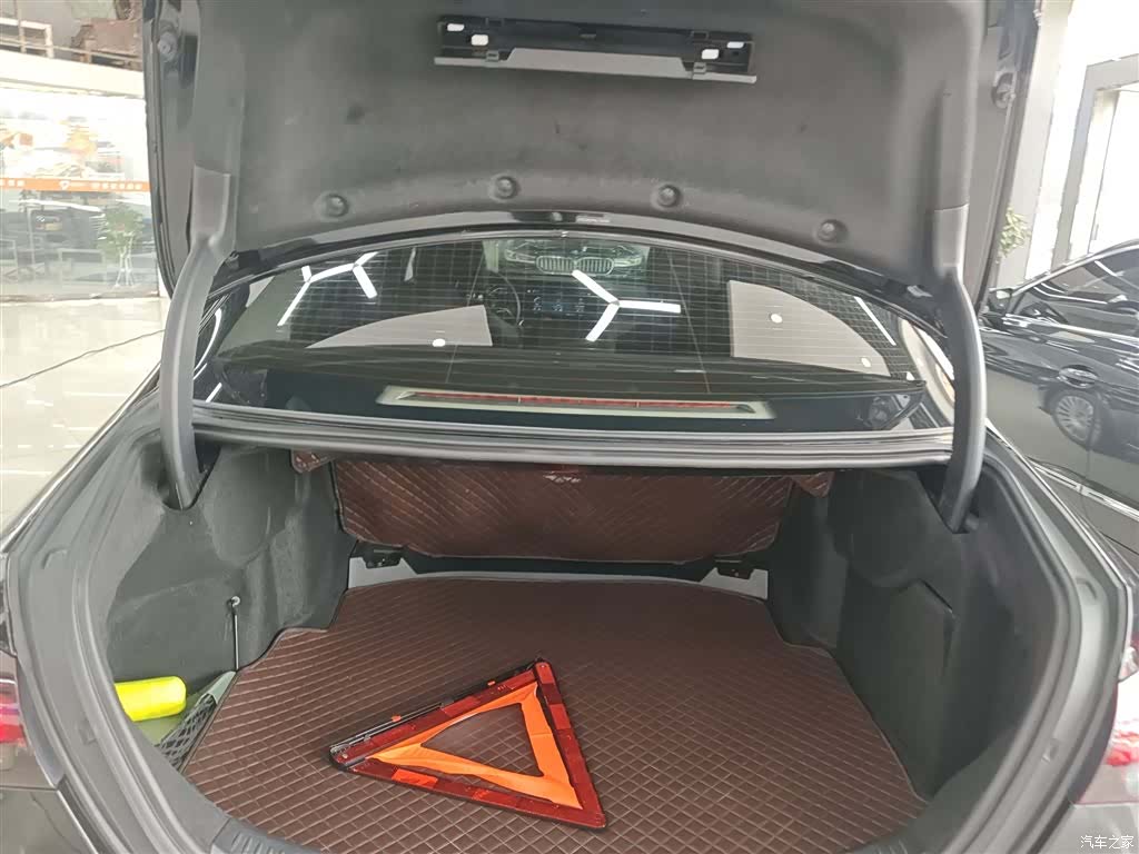 Mercedes-Benz E-Class, 2022 10