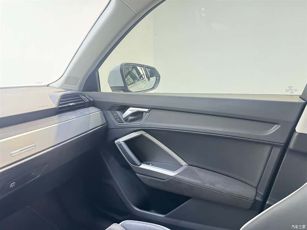 Audi Q3, 2023 16