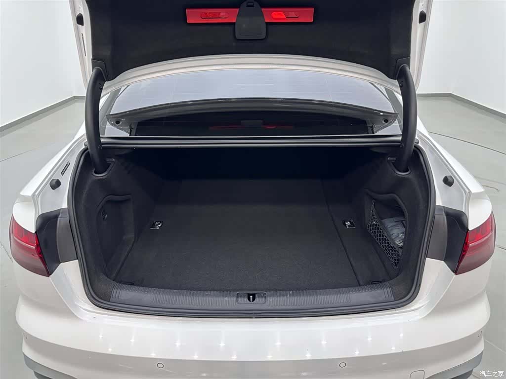Audi A4L, 2023 27