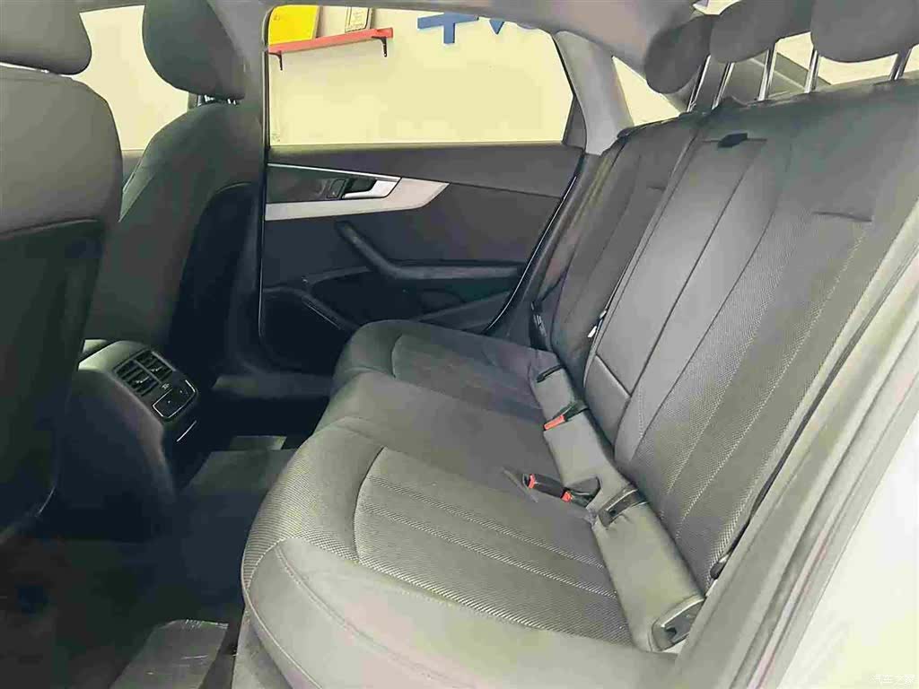 Audi A4L, 2019 22