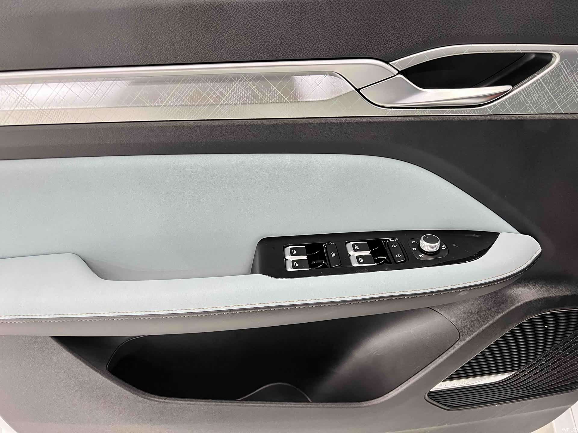 Geely Emgrand, 2022 19