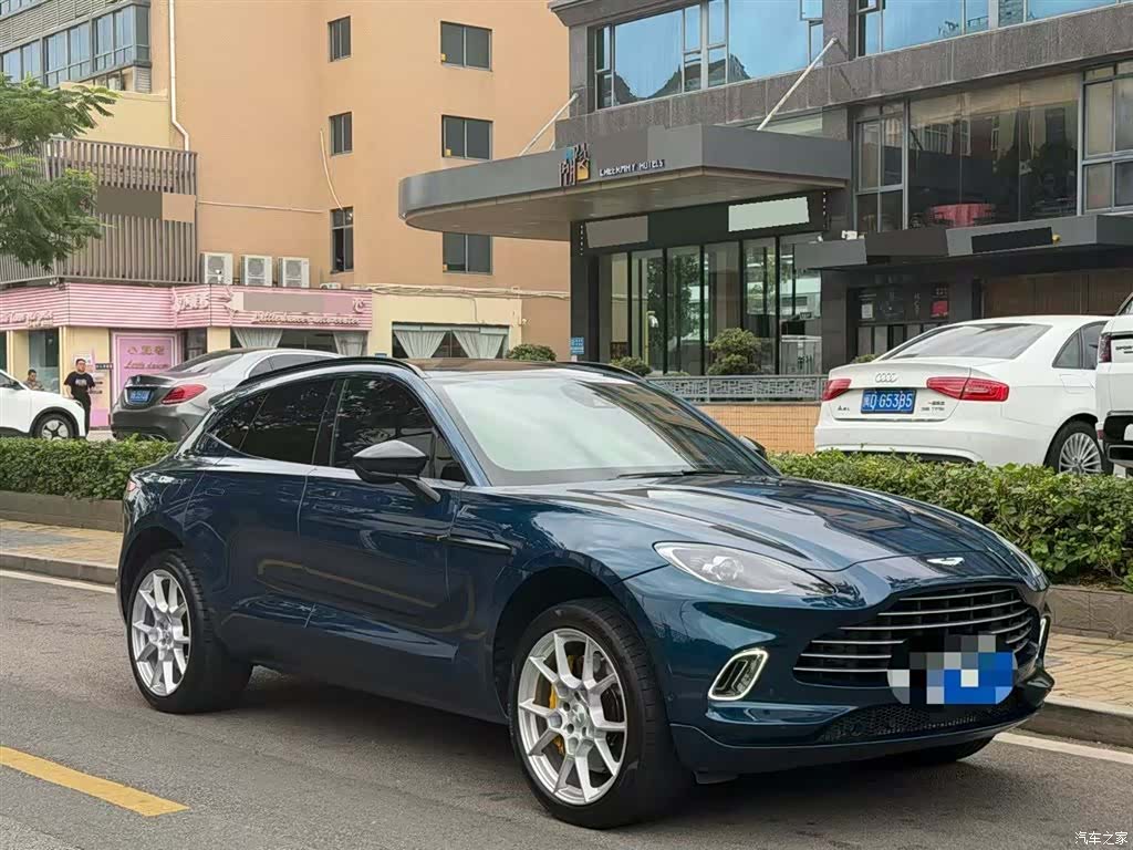 Aston Martin DBX, 2021 3