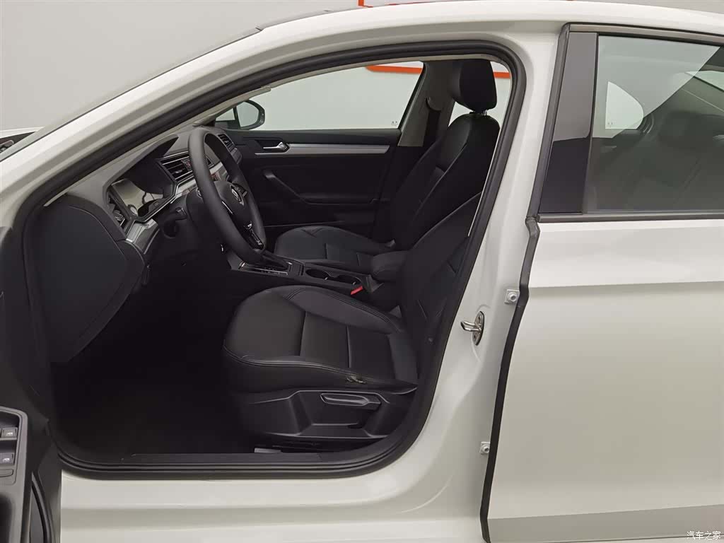 Volkswagen Lamando, 2020 10