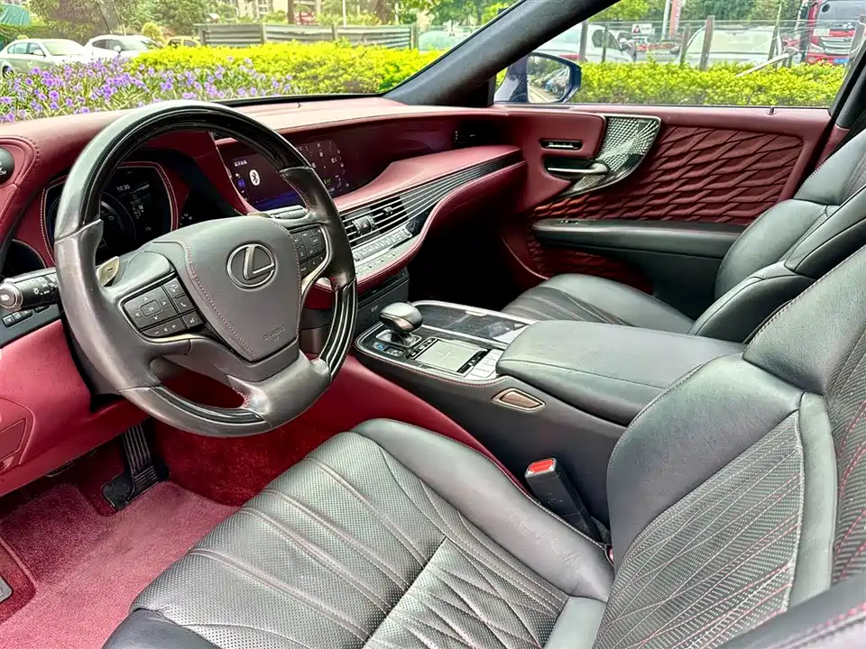 Lexus LS