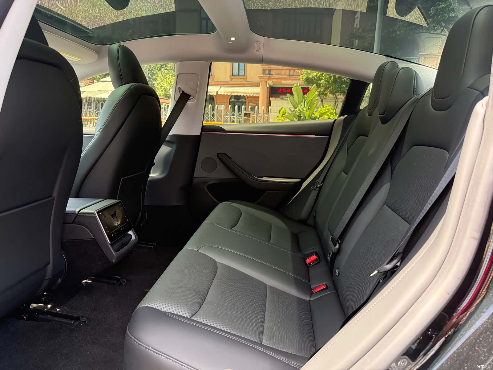 Tesla Model 3, 2025 15