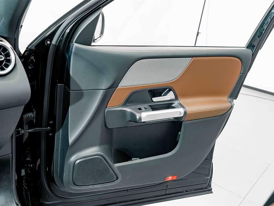 Mercedes-Benz GLB 2024, фото 13