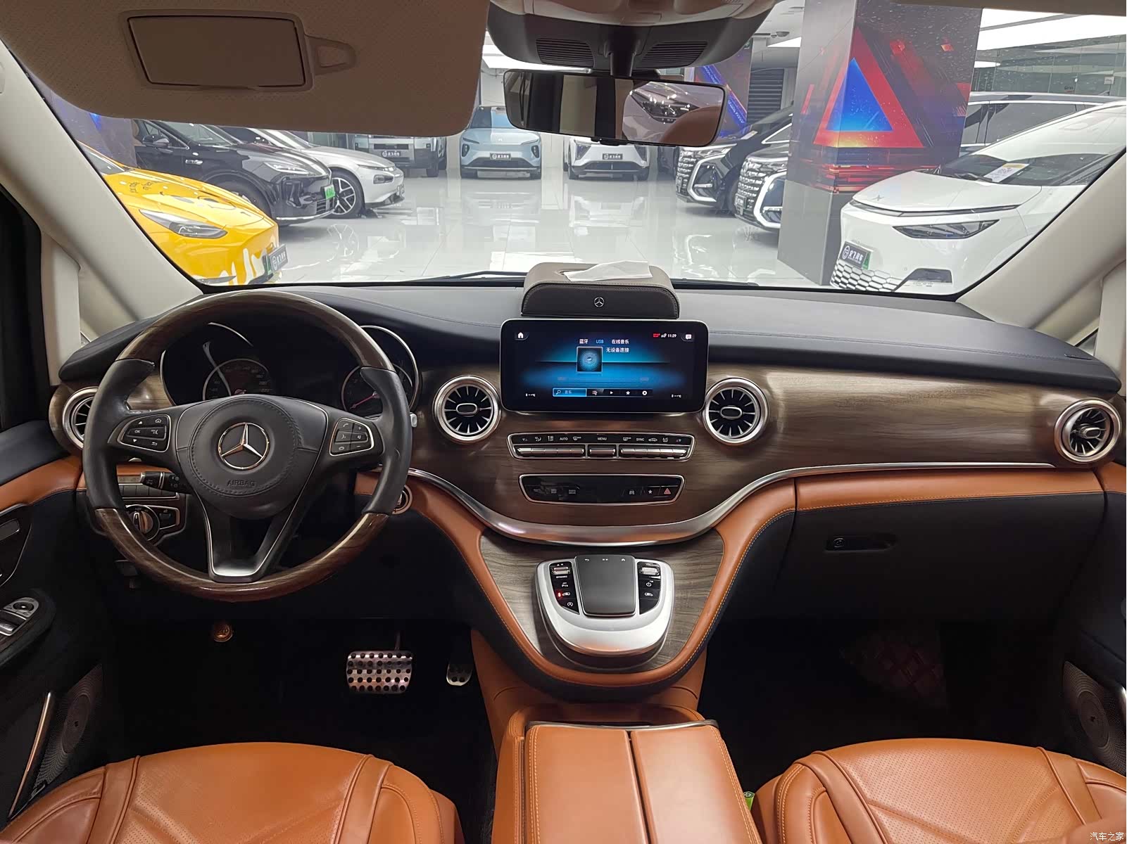 Mercedes-Benz V-Class, 2023 6