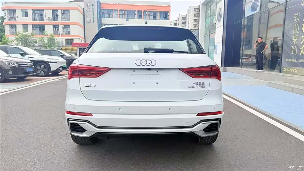 Audi Q3, 2024 4