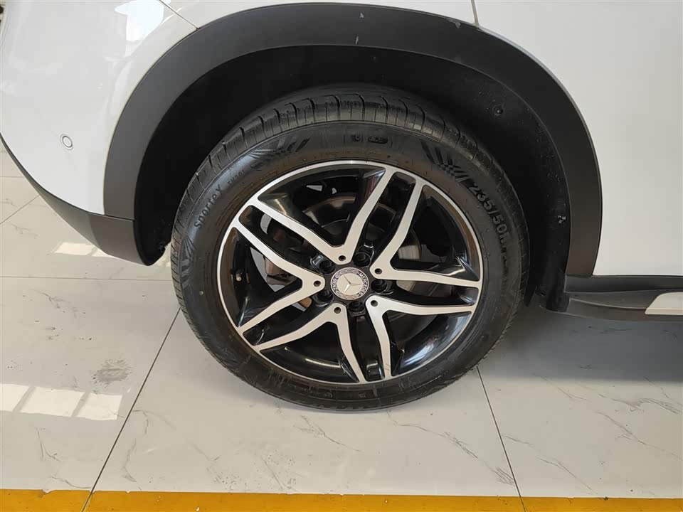 Mercedes-Benz GLA Mercedes-Benz GLA