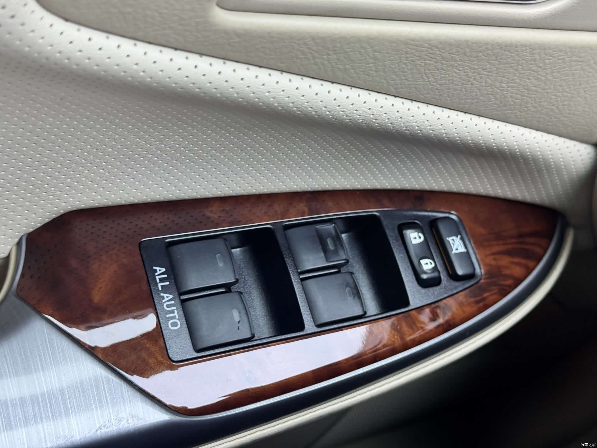 Toyota Crown, 2012 30