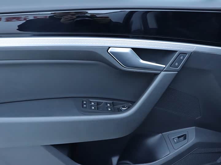 Volkswagen Touareg, 2020 года фото 12