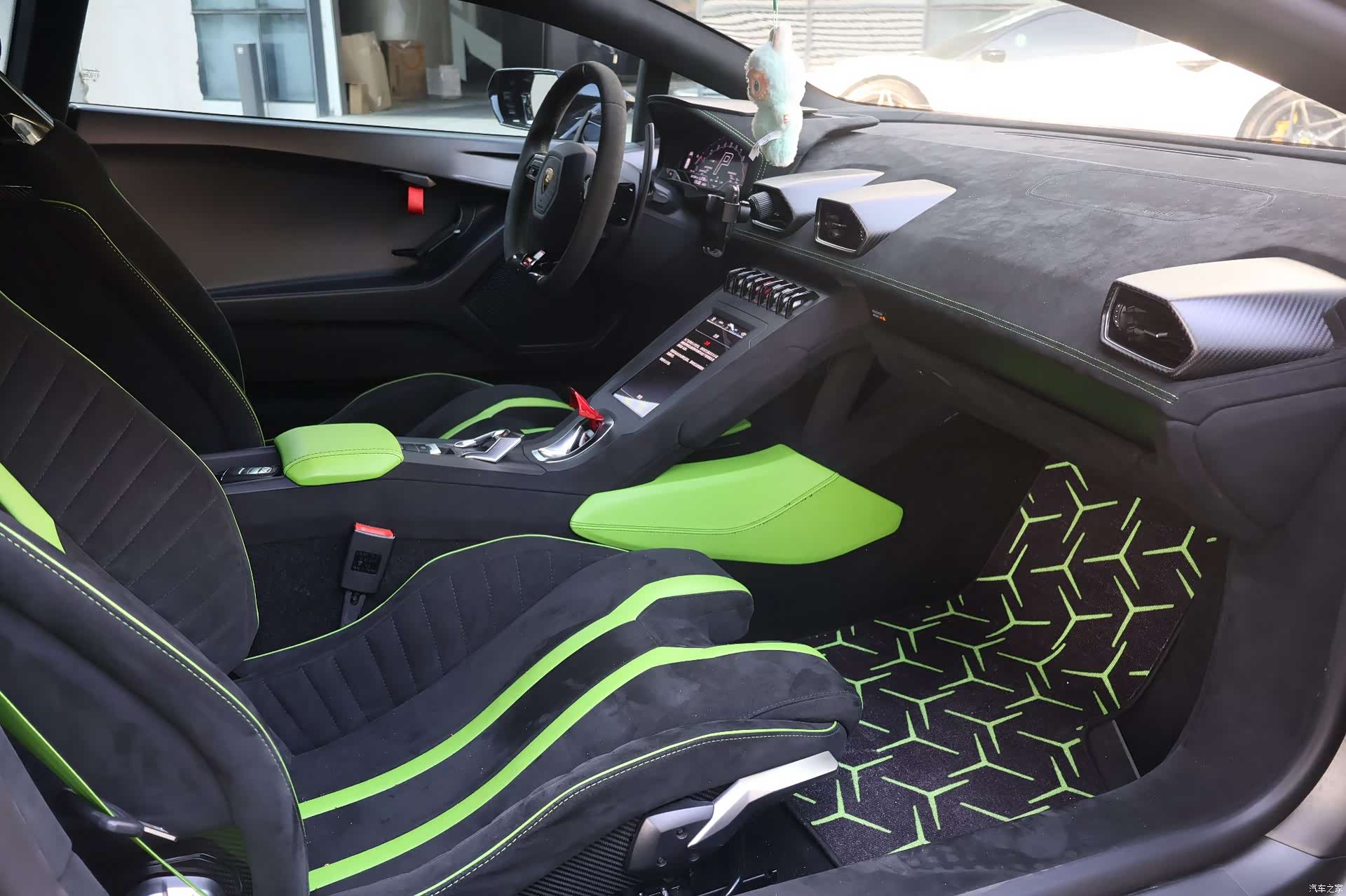 Lamborghini Huracán, 2022 все фото