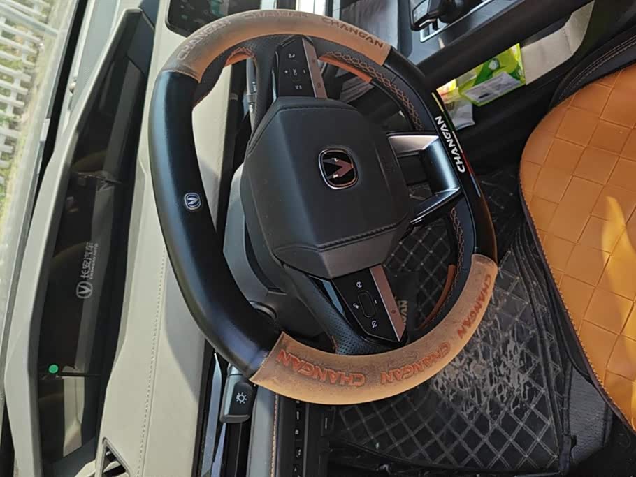 Changan UNI-V Smart iDD Changan UNI-V Smart iDD