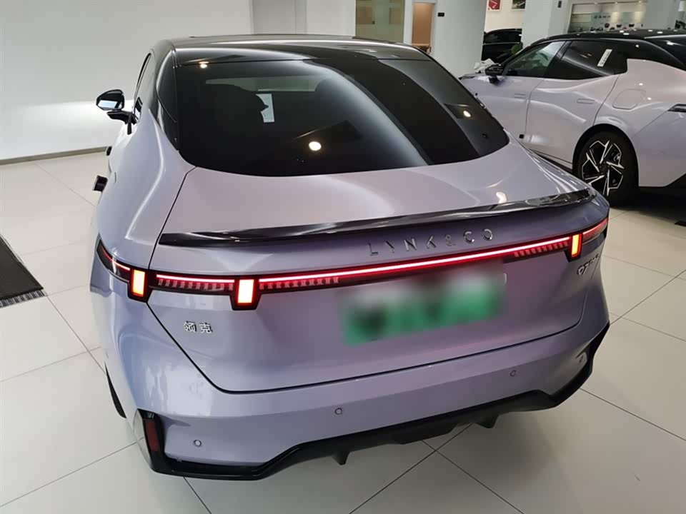 Lynk & Co 07 EM-P