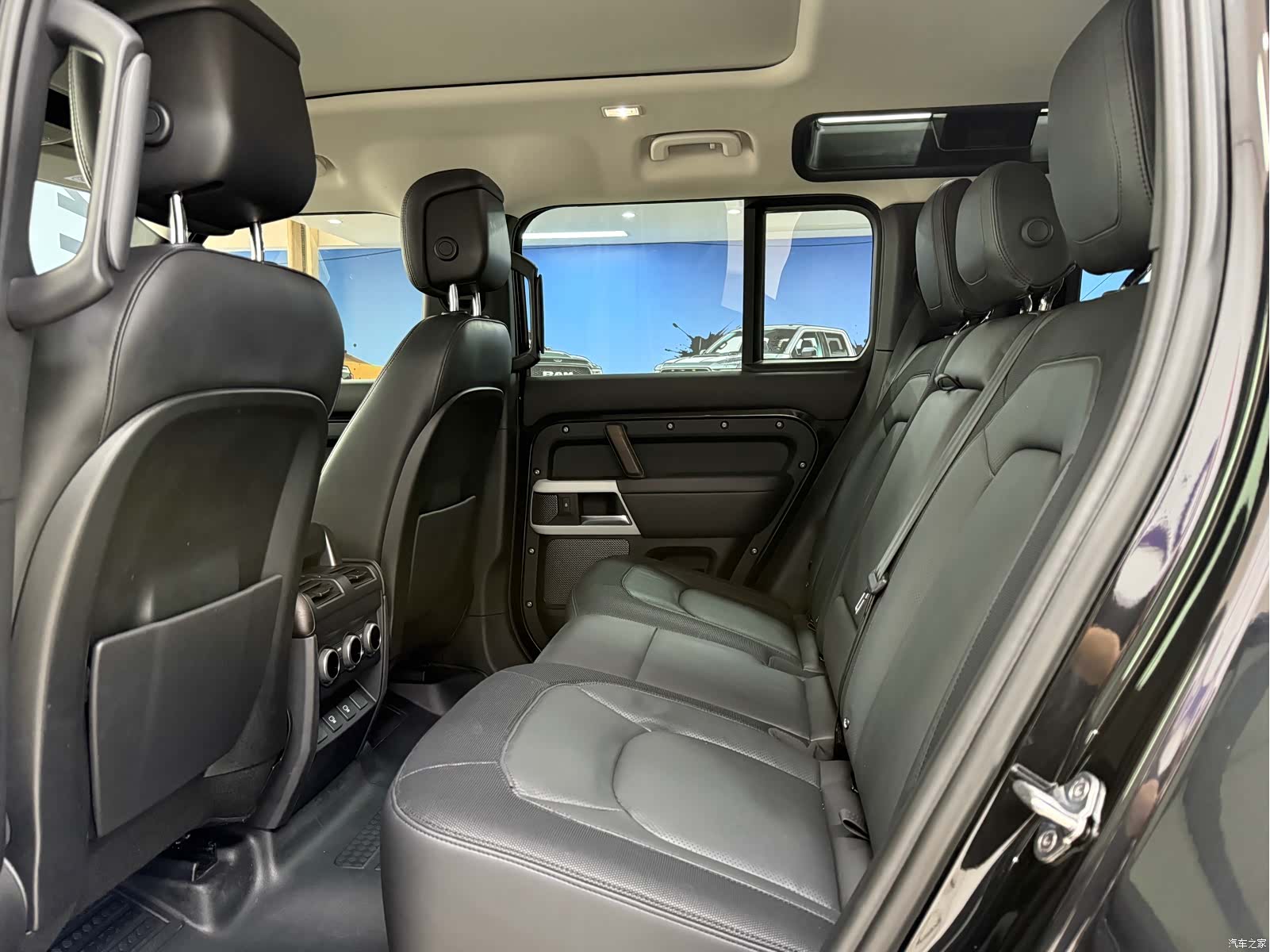 Land Rover Defender, 2022 13