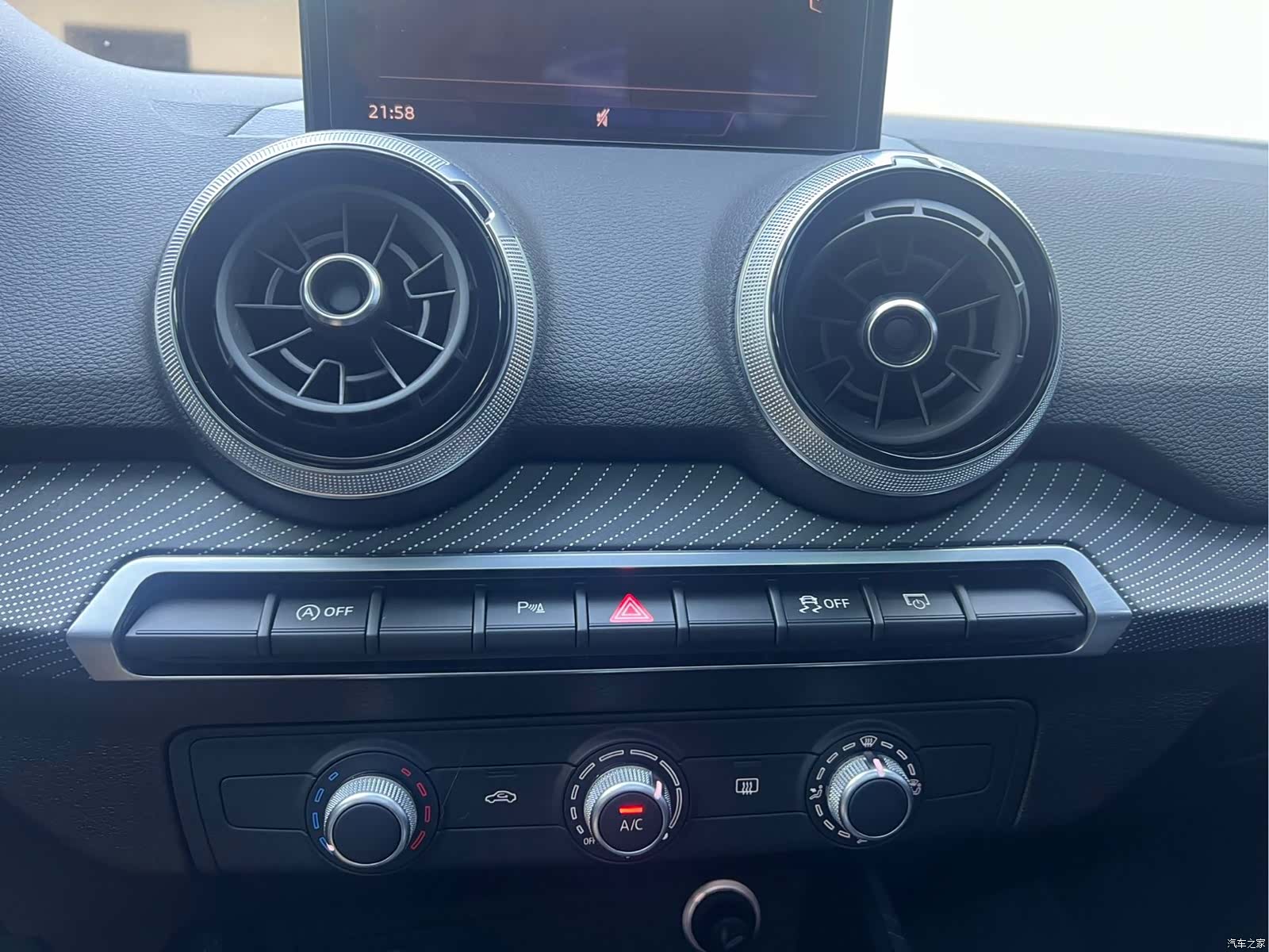 Audi Q2L, 2022 14