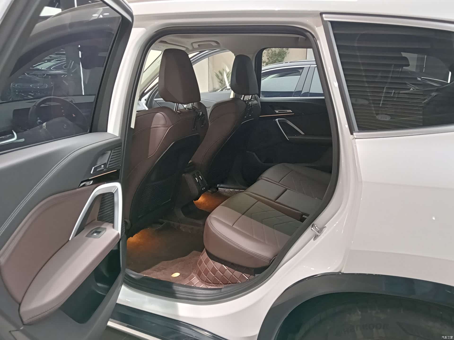 BMW iX1, 2024 4