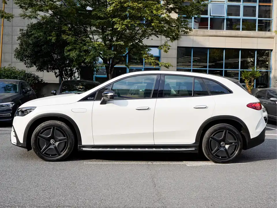 Mercedes-Benz EQE SUV