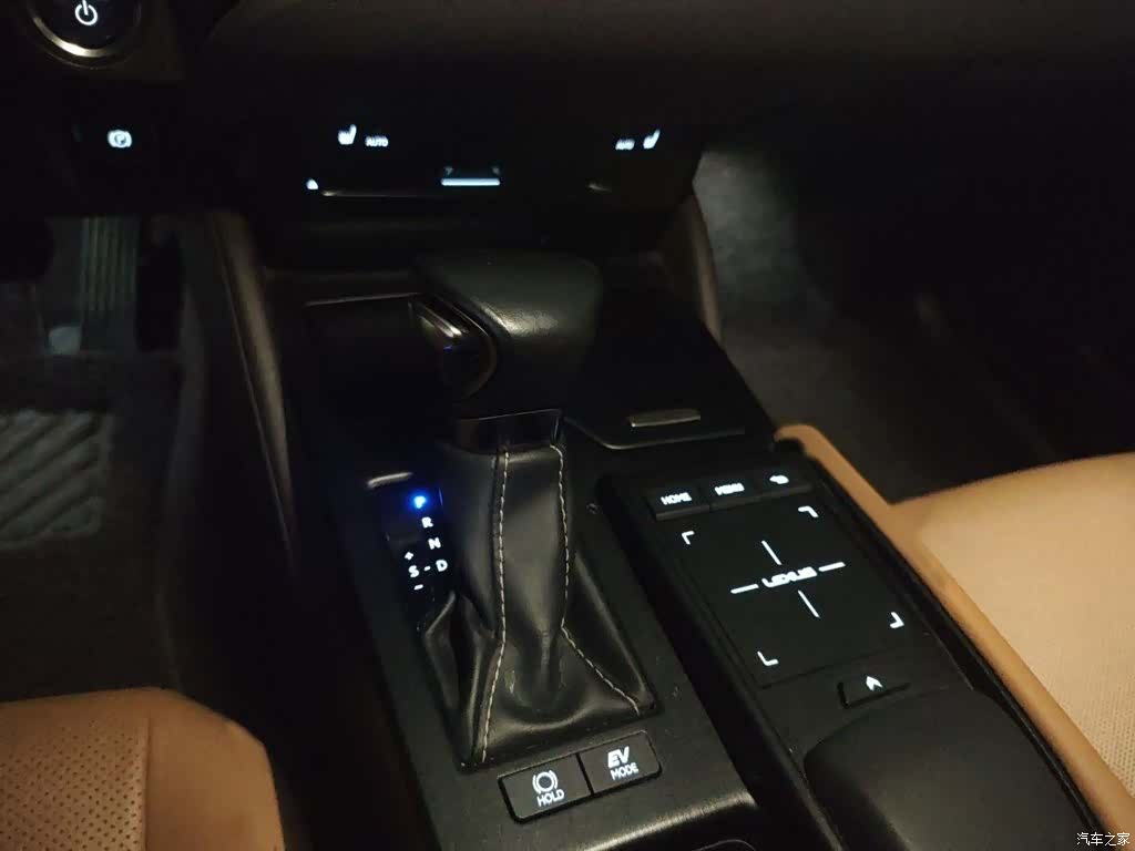 Lexus ES, 2018 7