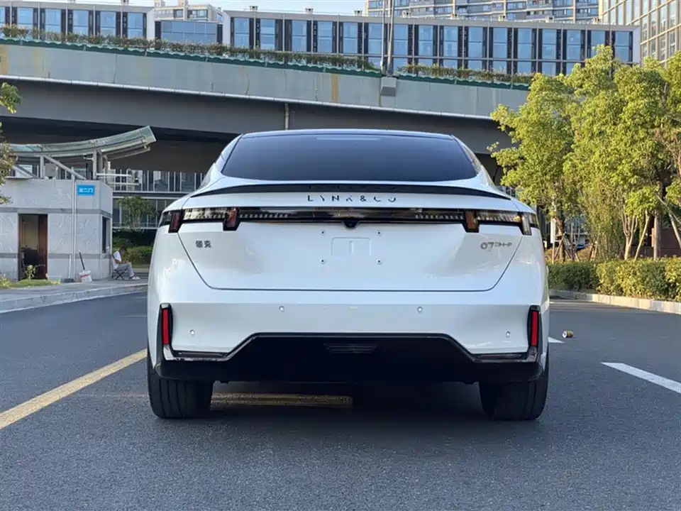 Lynk & Co 07 EM-P