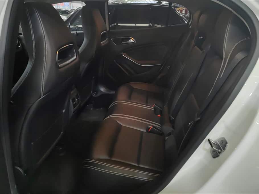 Mercedes-Benz GLA Mercedes-Benz GLA