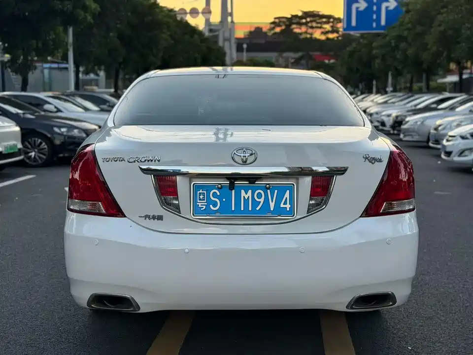 Toyota crown