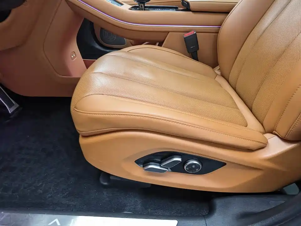 AITO Ask the world M7