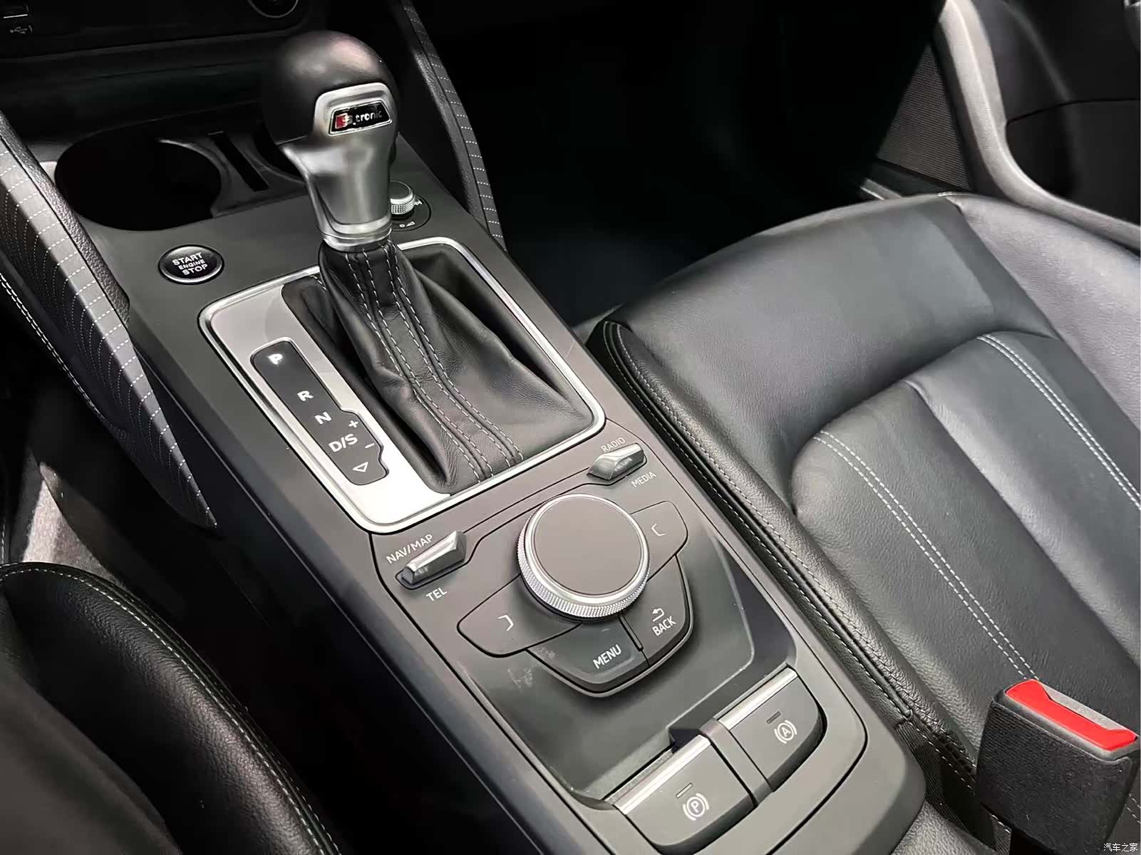 Audi Q2L, 2023 9