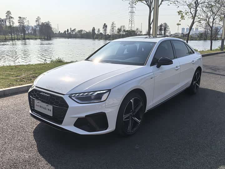 Audi A4L 40 TFSI Luxury Dynamic 2025