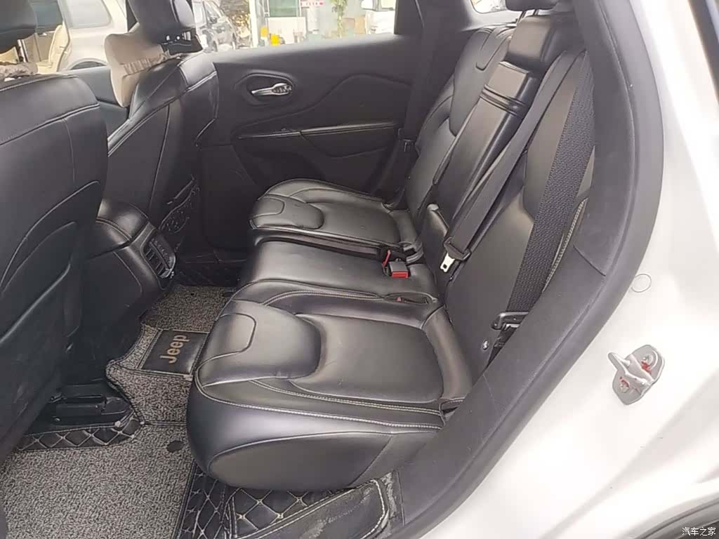 Jeep Cherokee, 2016 13