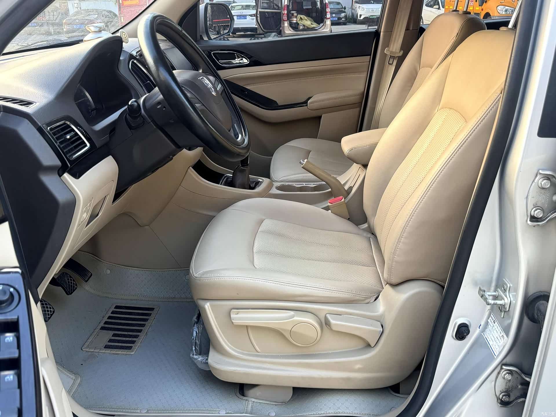 Wuling 730, 2015 11