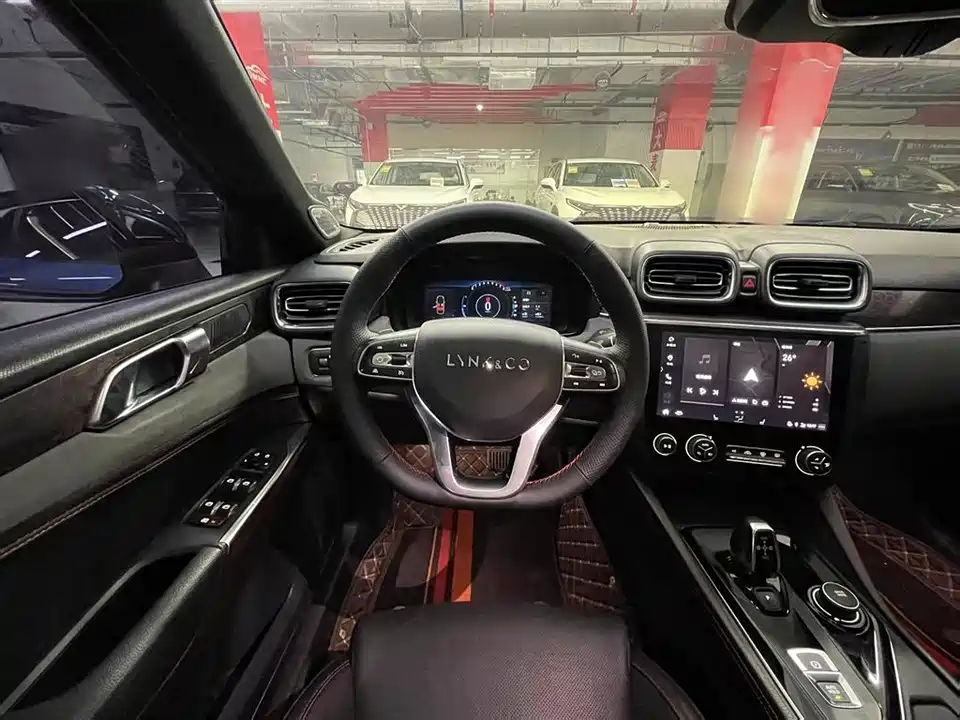 Lynk & Co 03