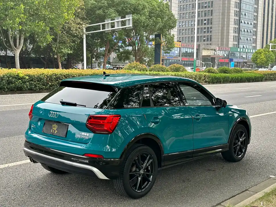 Audi Q2L