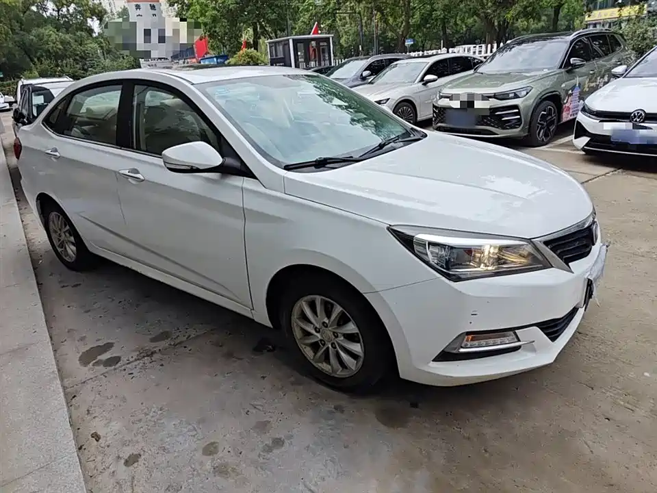 Changan Yuexiang V7