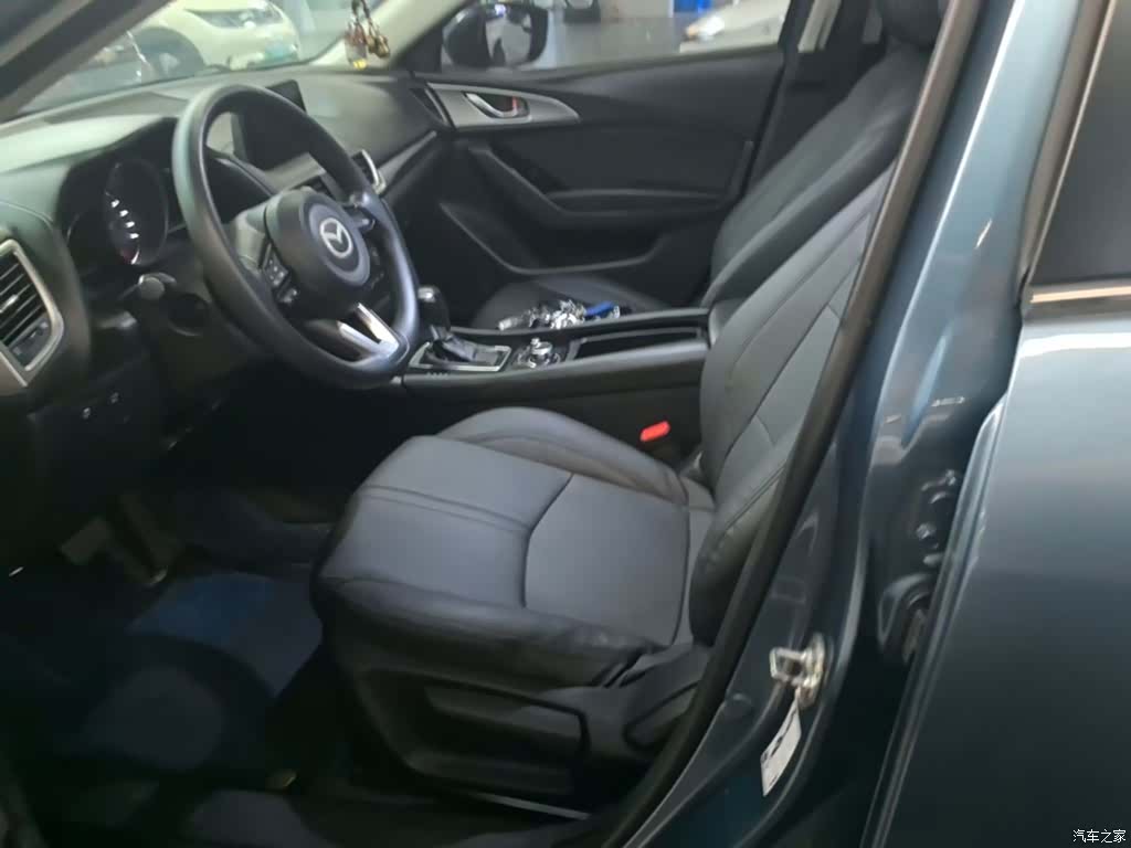 Mazda Mazda3, 2018 15