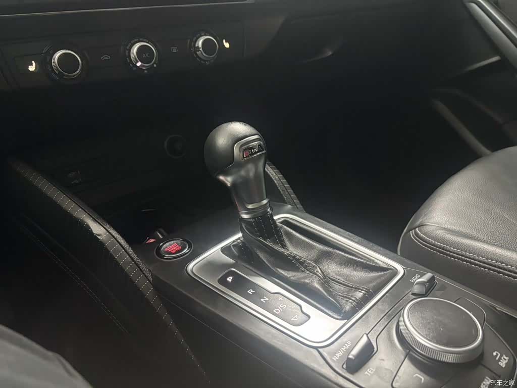 Audi Q2L, 2022 11