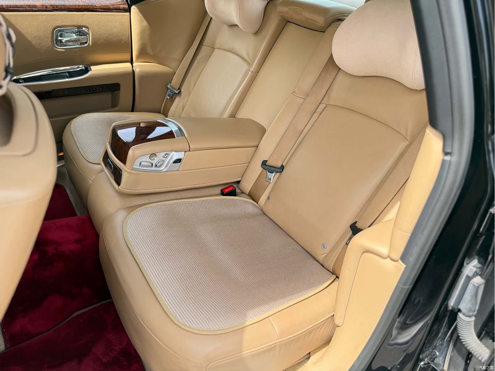 Rolls-Royce Ghost, 2011 7